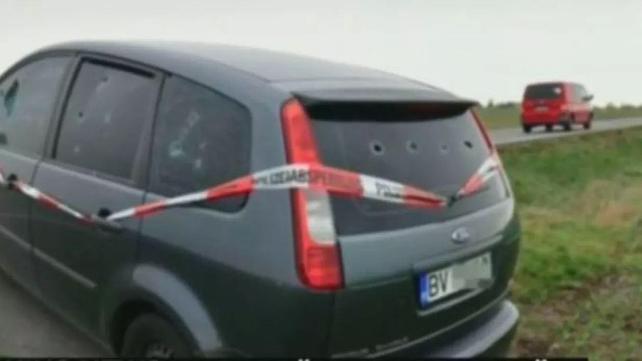 INCREDIBIL! Mașină din România, ciuruită de gloanțe pe un câmp din Germania (VIDEO)