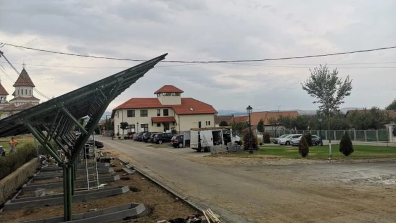 PREMIERĂ în România cu BANI EUROPENI! O comună din Alba arată că se poate: Sediul Primăriei, alimentat cu energie verde, porturi pentru încărcarea mașinilor electrice, 30 de agenți economici atrași în zonă