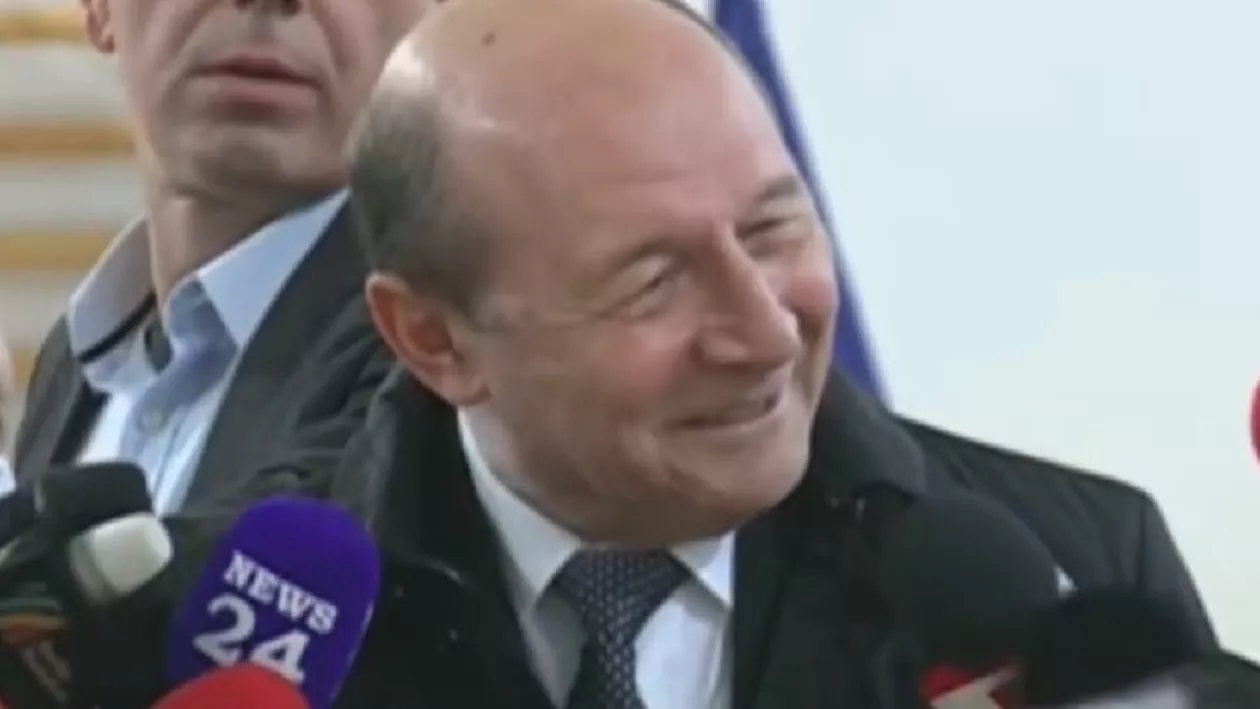 Traian Băsescu, la ieșirea de la urne: „Puteți fi siguri că n-am votat pentru PSD. Dacă vrei democrație, trebuie să o aperi” (VIDEO)