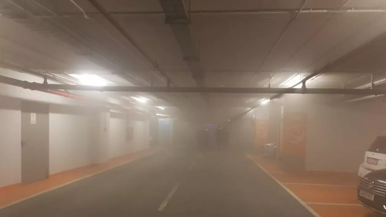 Șase persoane au avut nevoie de îngrijiri medicale în urma incendiului de la Sun Plaza. Focul a fost lichidat. Care este starea victimelor (FOTO, VIDEO)