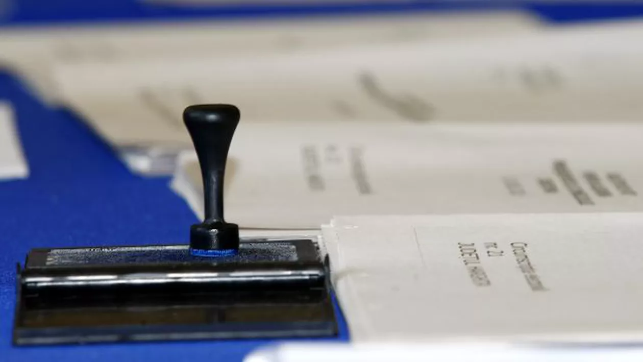 Caz HALUCINANT în Iași! Bărbat bătut de o alegătoare, într-o secţie de votare, după i s-a spus că nu are voie să voteze