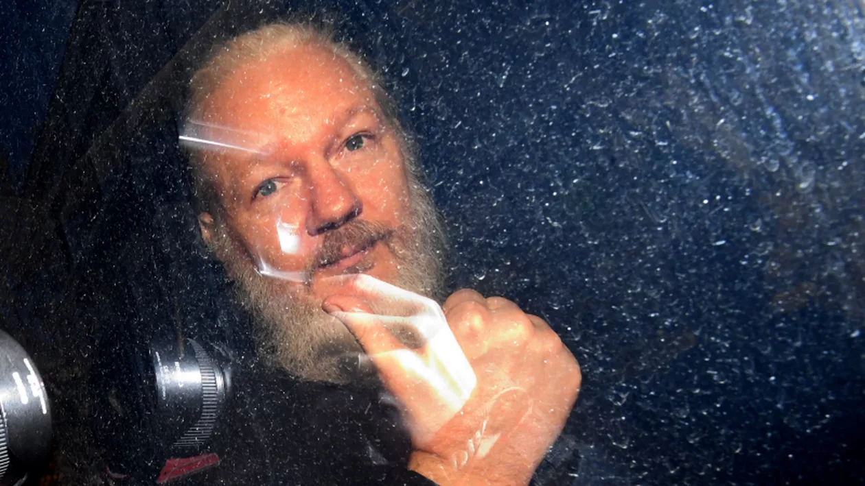 Julian Assange MOARE în închisoarea din Londra! Anunțul medicilor