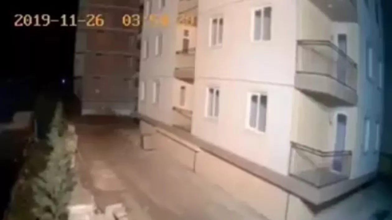 Imagini terifiante din timpul cutremurului din Albania: Un bloc este zguduit din temelii (VIDEO)