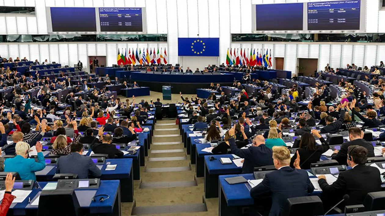 Noua Comisie Europeană a fost învestită de Parlament cu o majoritate largă