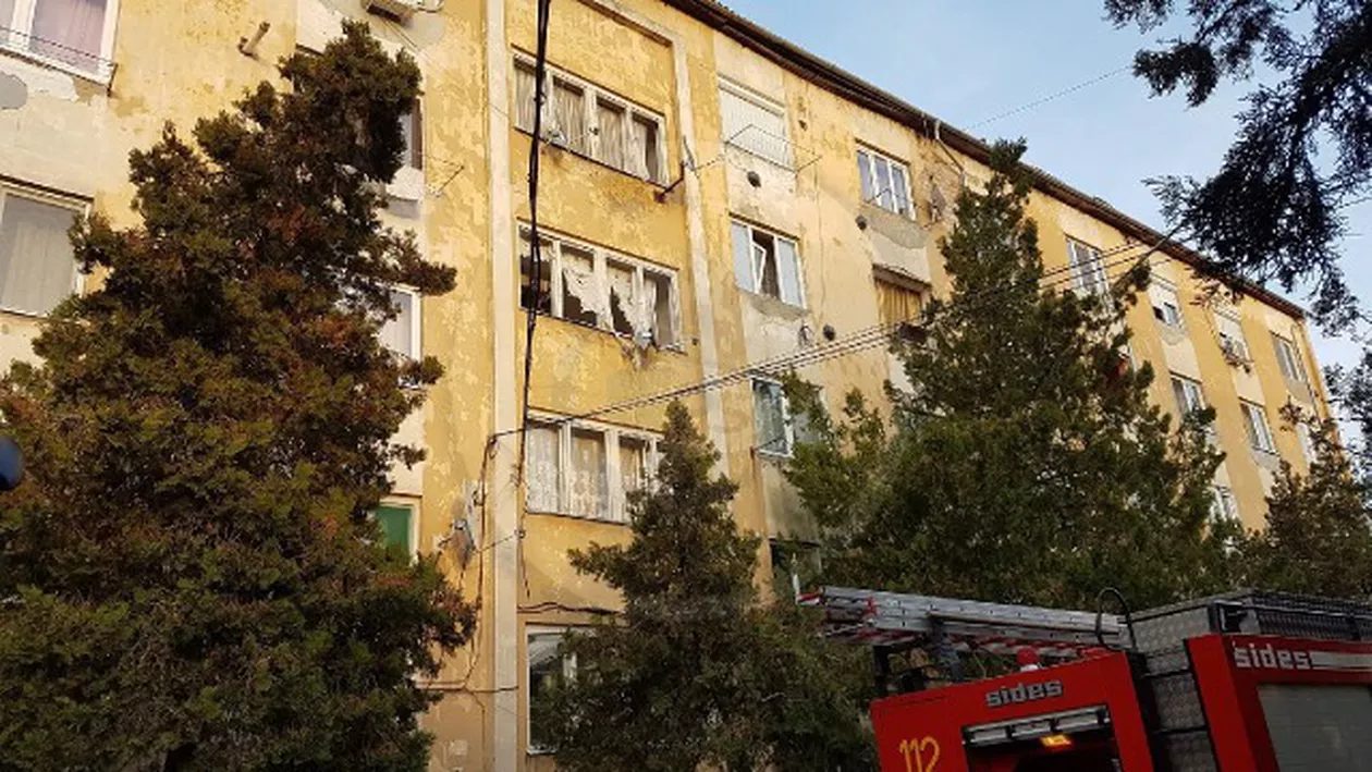 Explozie într-un bloc din Satu Mare. Zeci de persoane, EVACUATE. Bilanțul VICTIMELOR (GALERIE FOTO ȘI VIDEO)
