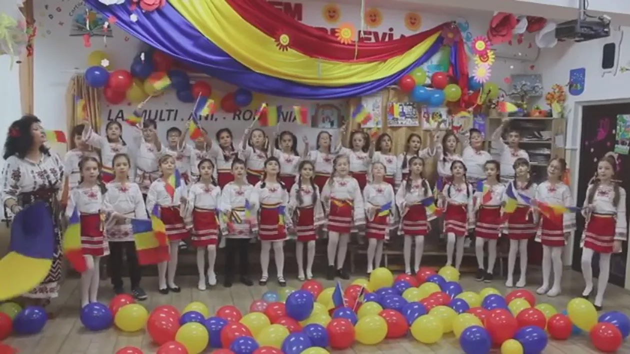 MApN, imagini de colecție cu ocazia Zilei Naționale a României: „Dacă nu cultivi dragostea de țară la copii, să nu ai pretenții mai târziu să-și iubească, respecte și prețuiască semenii” (VIDEO)