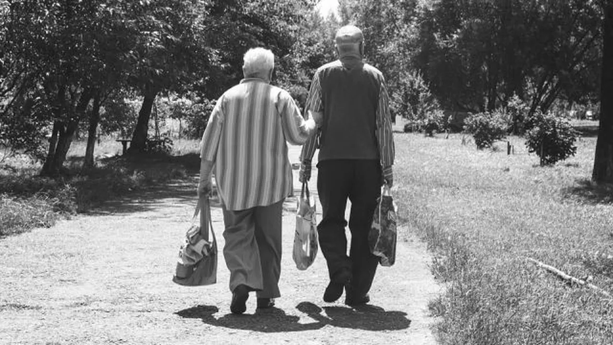 Vârsta de pensionare, schimbată oficial: E panică mare printre milioane de pensionari români!