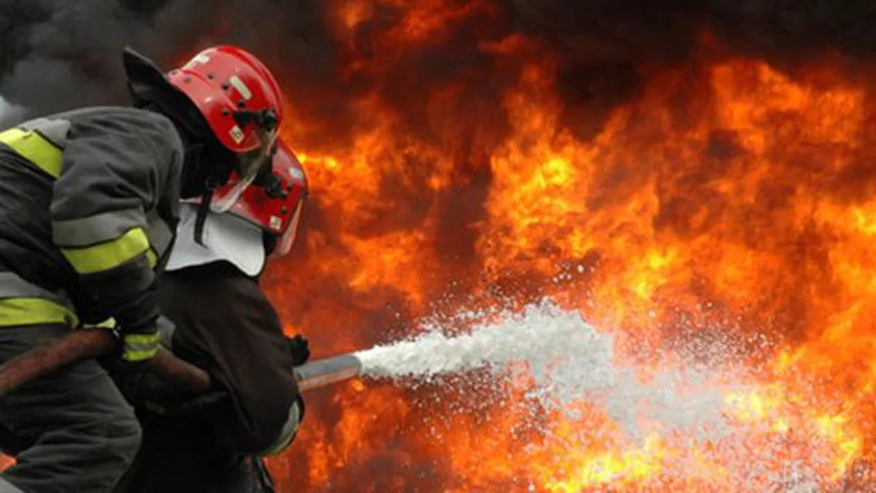 Incendiu devastator la Năvodari: Una dintre cele mai mari pescării de pe litoral a fost cuprinsă de flăcări (VIDEO)