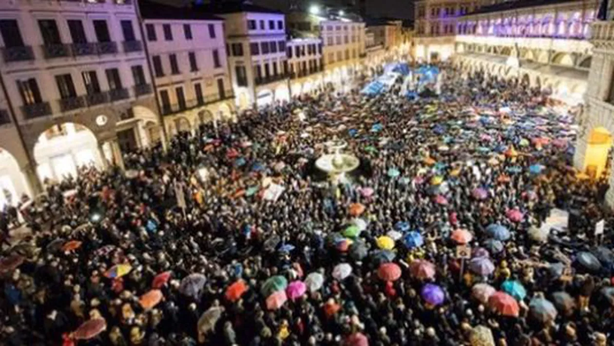 Sardinele împotriva lui Salvini: Noua mișcare politică care prinde tot mai multă susținere în Italia printr-un mesaj de nesupere în fața populismului și extremismului (FOTO, VIDEO)