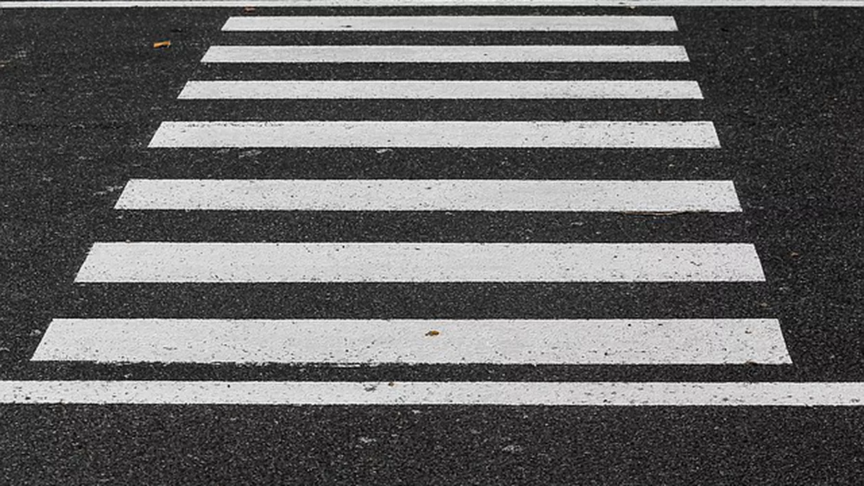 ȘOCANT! A fost lovită de mașină pentru a treia oară, pe aceeași trecere de pietoni...