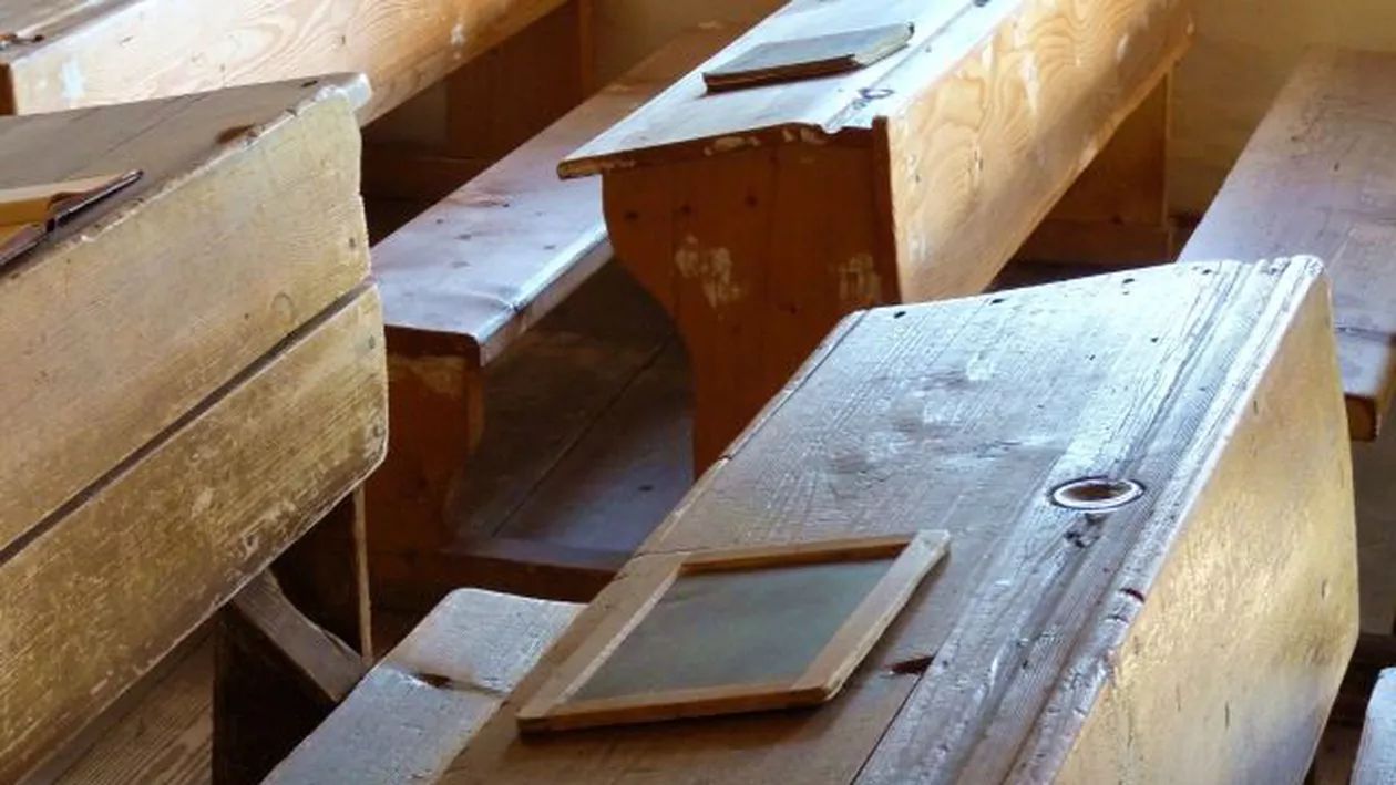 ONG: Doar 8,8% dintre copiii români săraci pot avea performanţe la şcoală. „Accesul limitat la educaţie de calitate şi abandonul şcolar cronicizat au efecte perfide”