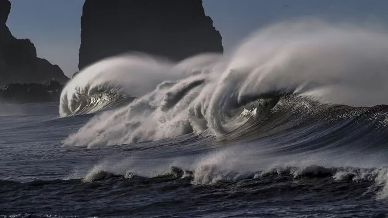 MAE, atenționare de călătorie în Irlanda: Coduri portocaliu și galben de vânt puternic și inundații