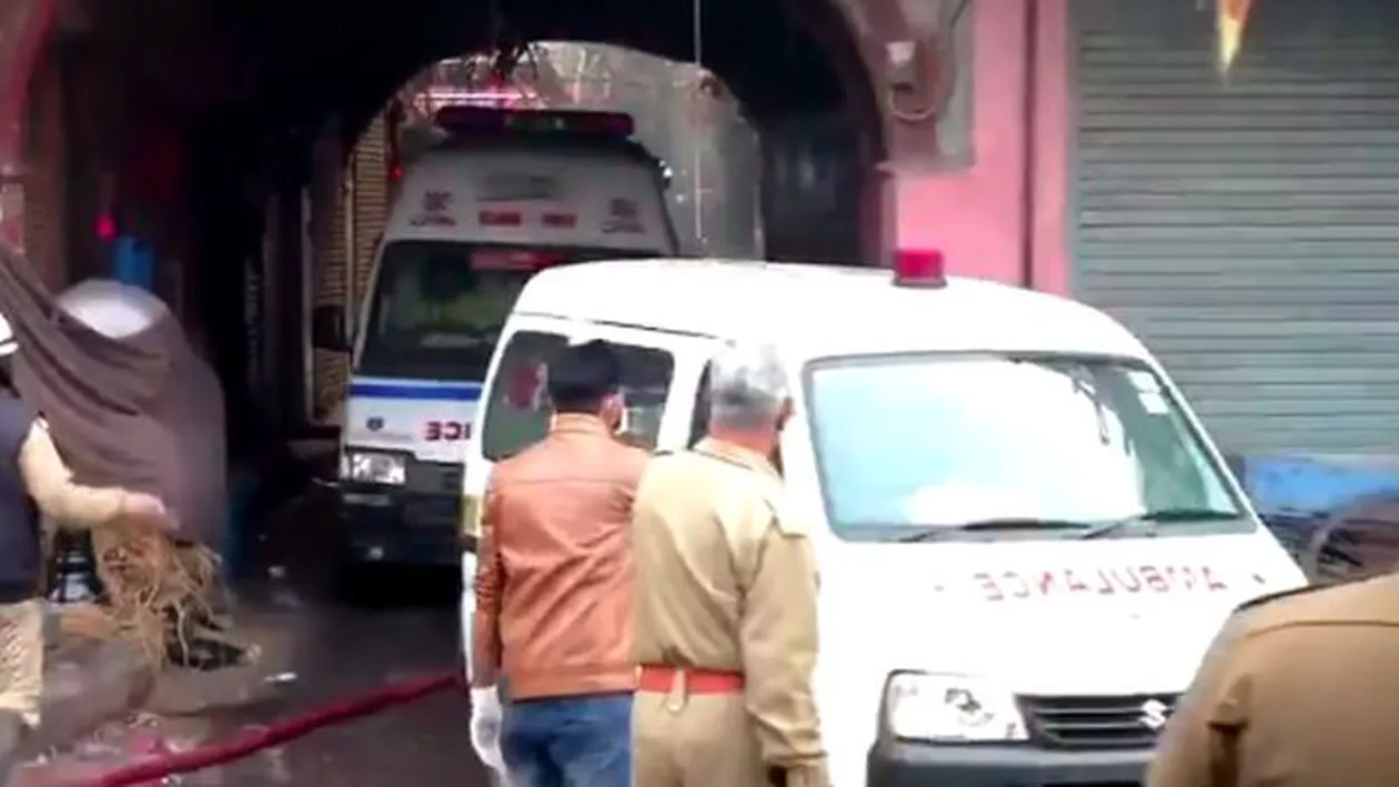 Incendiu devastator la o fabrică din India: Zeci de oameni au murit (VIDEO)