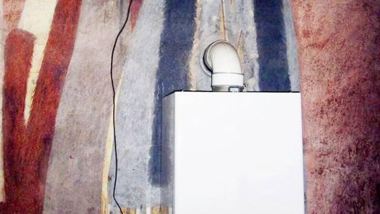 Dorel în acțiune la Târgu Jiu: Centrală termică, montată peste o icoană veche de peste 200 de ani (FOTO, VIDEO)