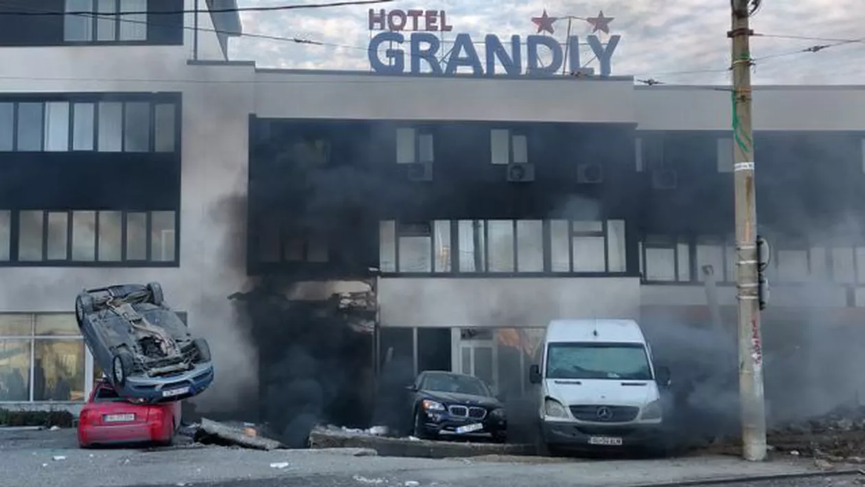 EXPLOZIE la un HOTEL din Galați, lângă o fostă BENZINĂRIE. ISU, despre cauza deflagrației: Au rămas rezervoarele de combustibil în subteran (VIDEO, FOTO)