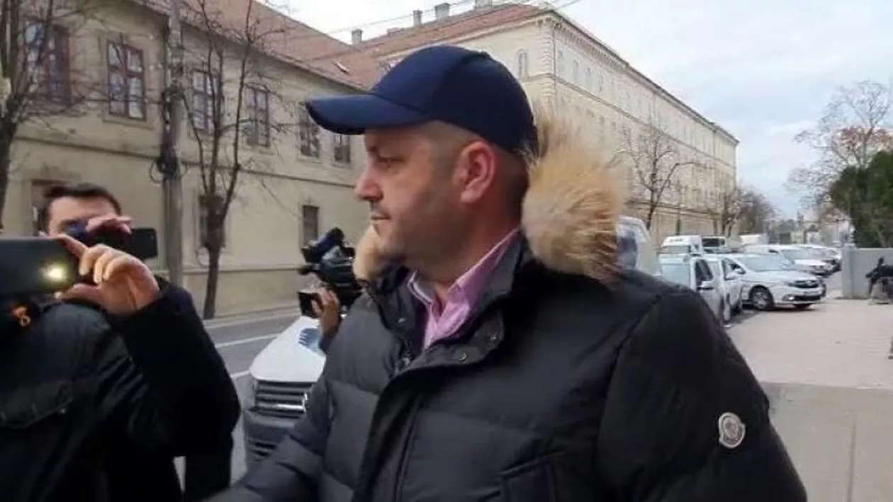 Cât costă geaca cu care Dorel Căprar, președintele PSD Arad, a mers la audieri: 'El nu vânează reduceri' (VIDEO, FOTO)