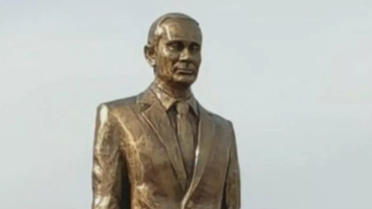 Kîrgîstan i-a ridicat lui Putin o statuie din aur (VIDEO)