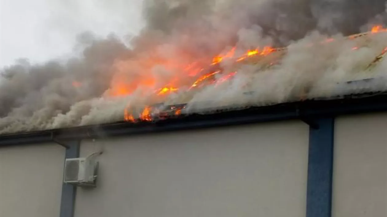 INCENDIU PUTERNIC! ARDE RESTAURANTUL celebrei interprete de MUZICĂ POPULARĂ! POMPIERII luptă cu flăcările (FOTO, VIDEO)