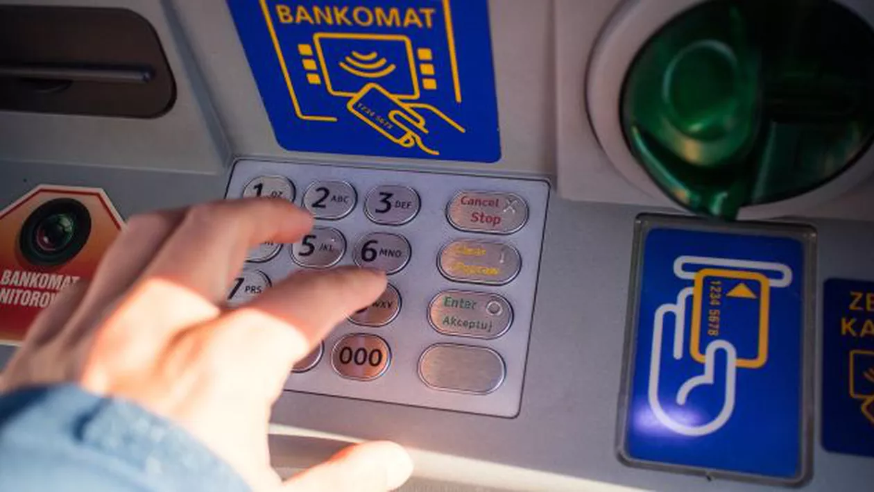 GATA, L-AU PRINS: Cine este HOŢUL care a aruncat în aer bancomatul din Gorj cu o bombă artizanală şi a fugit cu 177.000 de lei
