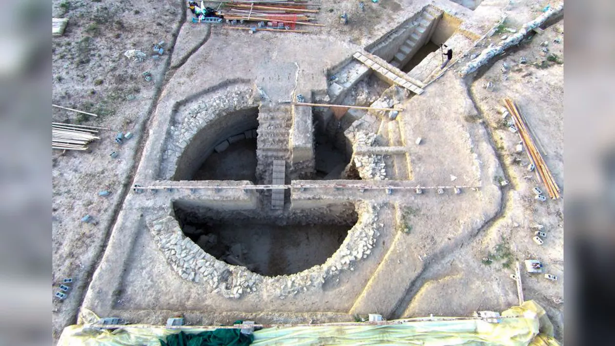 Bijuterii de AUR, descoperite în interiorul unor morminte