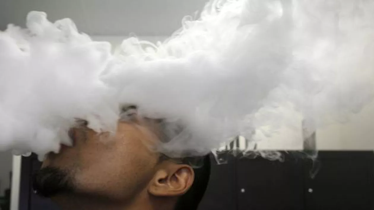 Țigările electronice, tutunul și armele de foc, interzise la promovare pe Instragram: Reguli mult mai dure impuse influencerilor