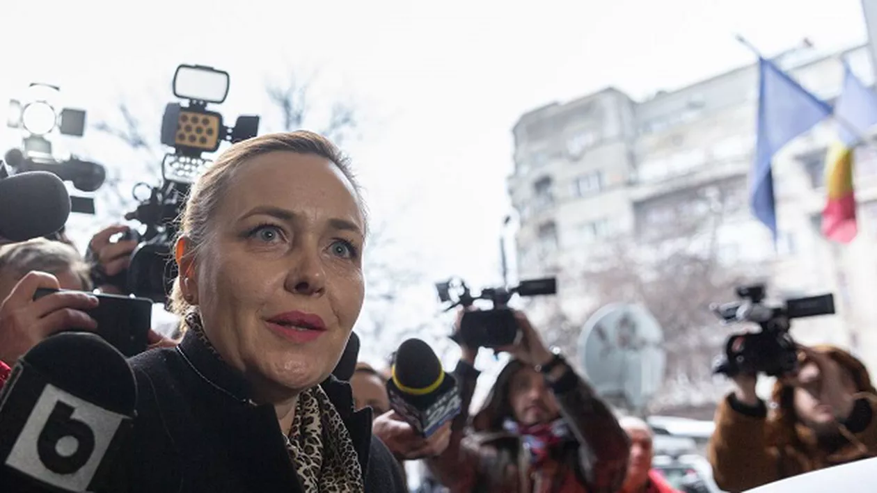 Carmen Dan a ajuns la DIICOT pentru audieri în dosarul 10 august. Fostul ministru, întâmpinat de protestatari: „La pușcărie, criminalo” (VIDEO)
