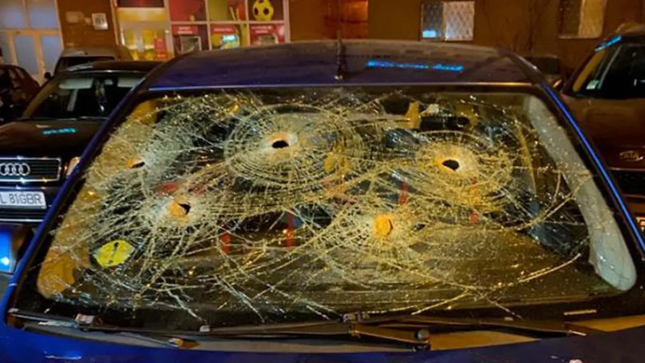 Gelozia, boală grea: Un tânăr s-a ales cu o internare la PSIHIATRIE în prag de sărbători, după ce i-a distrus mașina fostei iubite (FOTO)