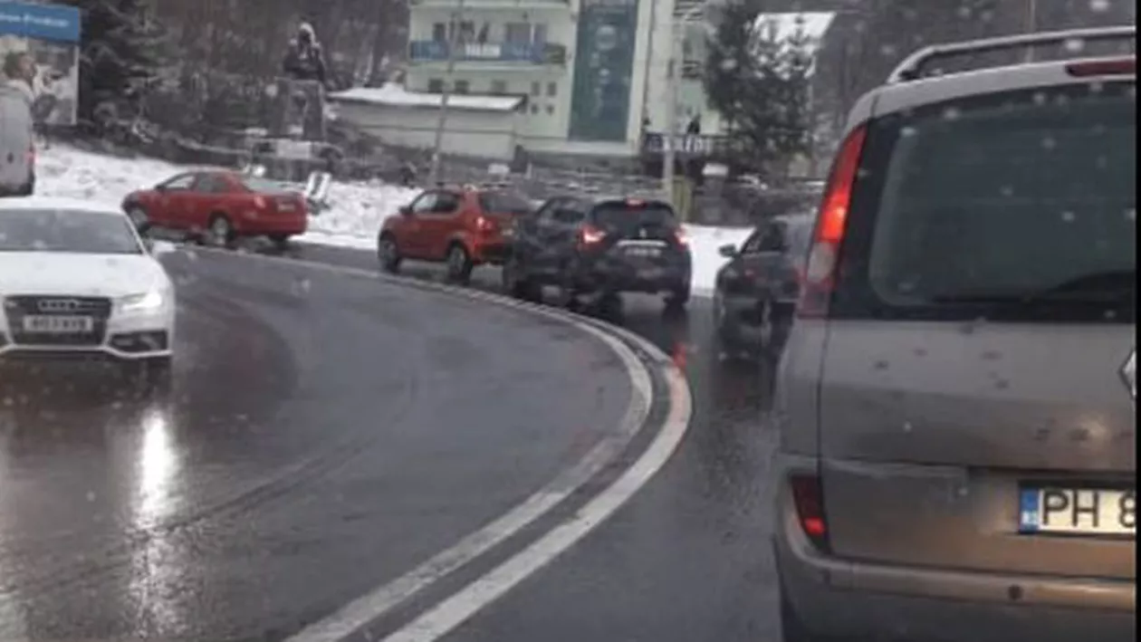 Se circulă INFERNAL pe DN1, în staţiunile montane de pe Valea Prahovei (FOTO)