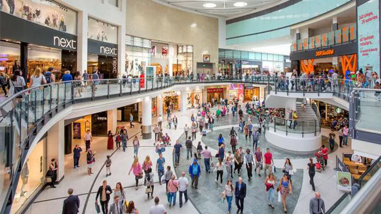 Zeci de oameni evacuați dintr-un mall din Constanța. Motivul? Un șofer neatent