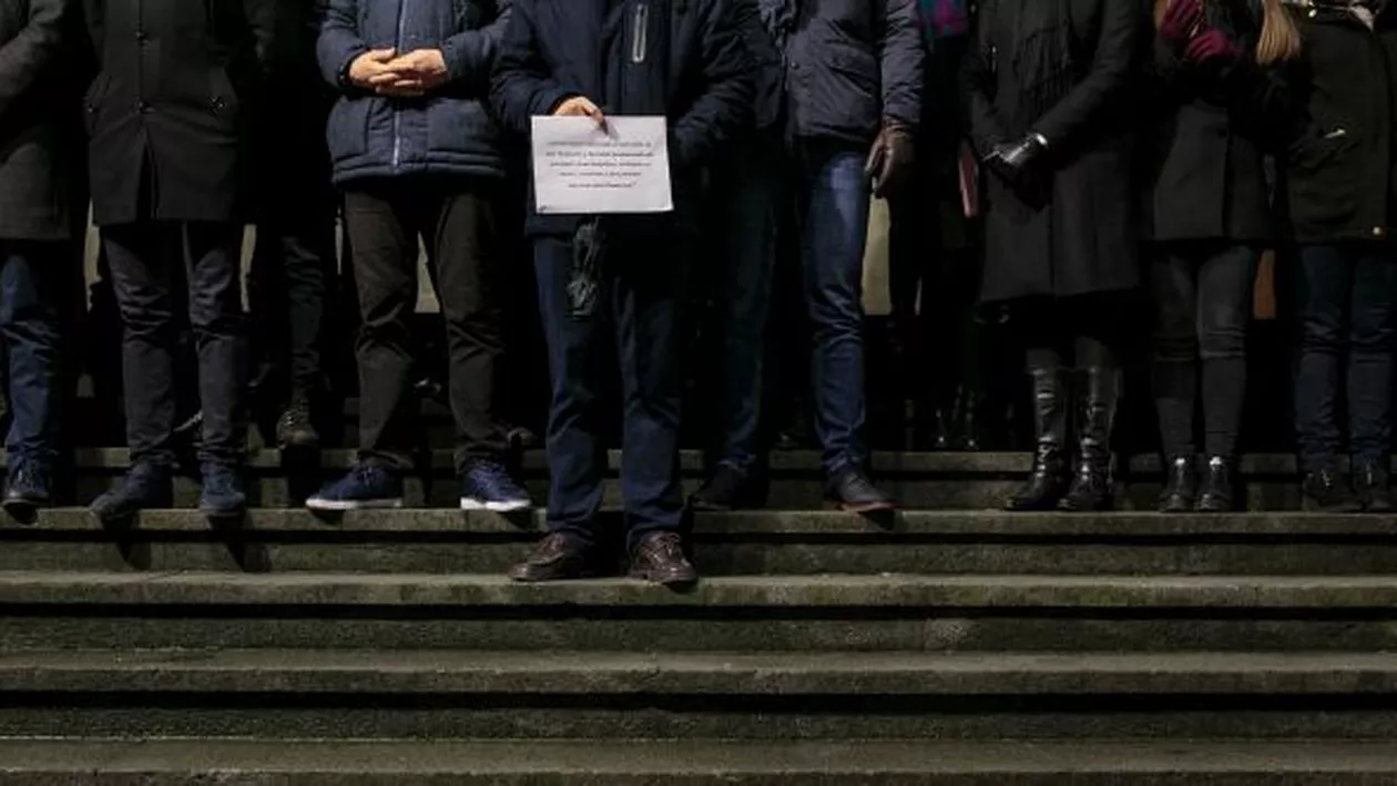 Judecătorii și procurorii români ies în stradă în semn de solidaritate cu magistraţii polonezi: Sunt revoltaţi de legile recente prin care au fost demişi şefii de instanţe şi au fost obligaţi să se pensioneze