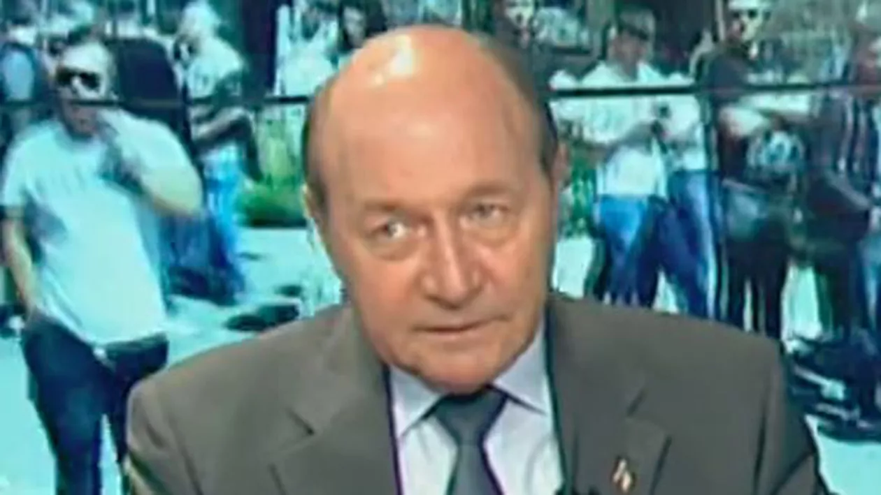 Băsescu: Pensionarii să știe că majorarea pensiilor cu 40% va marca viitorul nepoților lor, pe care altfel îi pupă de dimineață până seară. Ca impact, e cea mai mare decizie din UE în ultimii 10 ani (VIDEO)