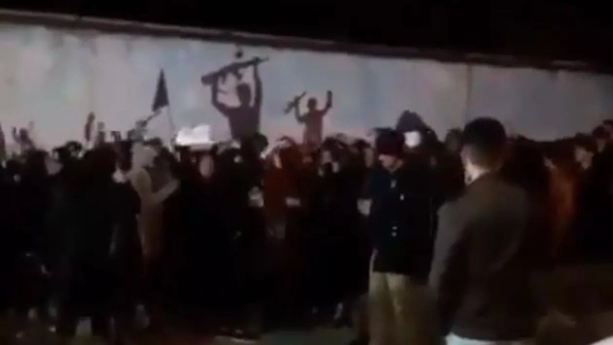 O nouă zi de proteste în Iran. Manifestanții scandează Inamicul nostru nu este SUA, ci Republica Islamică: Se trage cu gloanțe de cauciuc în demonstranți (VIDEO)