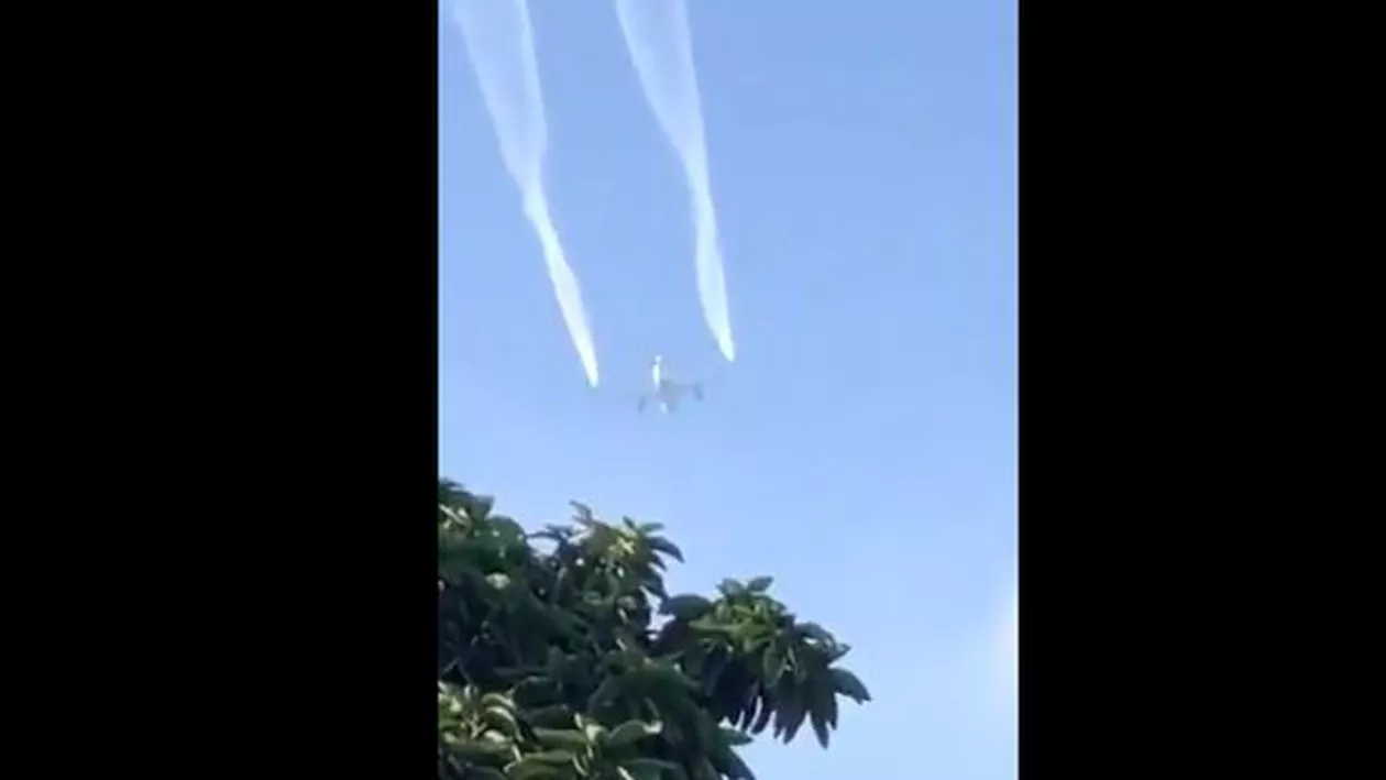 Un avion Boeing şi-a golit rezervoarele cu carburant peste o şcoală (VIDEO)