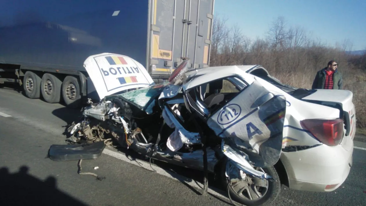 Accident GRAV pe DN 6, între o mașină de poliție, două TIR-uri și un camion. BILANȚUL VICTIMELOR (FOTO)