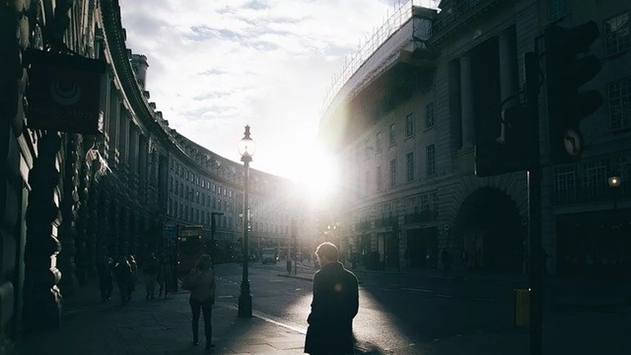 Veste bună pentru românii din Regatul Unit: Cetățenii UE fără permis de rezidență NU vor fi deportați automat