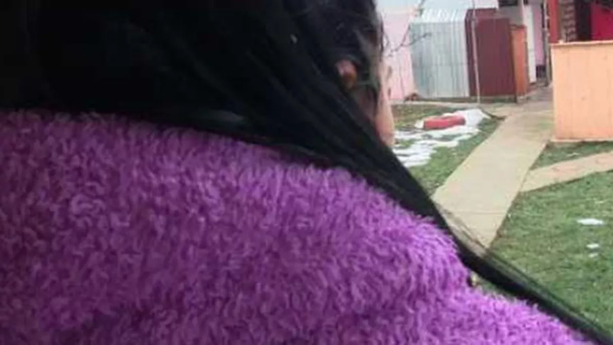Mărturia terifiantă a fetei obligate să facă sex cu primarul: „Nici nu vreau să îmi mai amintesc ce a fost acolo“ / Mama tinerei: „A adus-o şi a aruncat-o în ogradă. Am găsit-o jos, leşinată” (VIDEO)