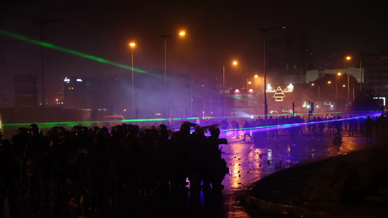 Proteste violente în capitala Libanului. Demonstranții au folosit lasere împotriva forțelor de ordine (FOTO, VIDEO)