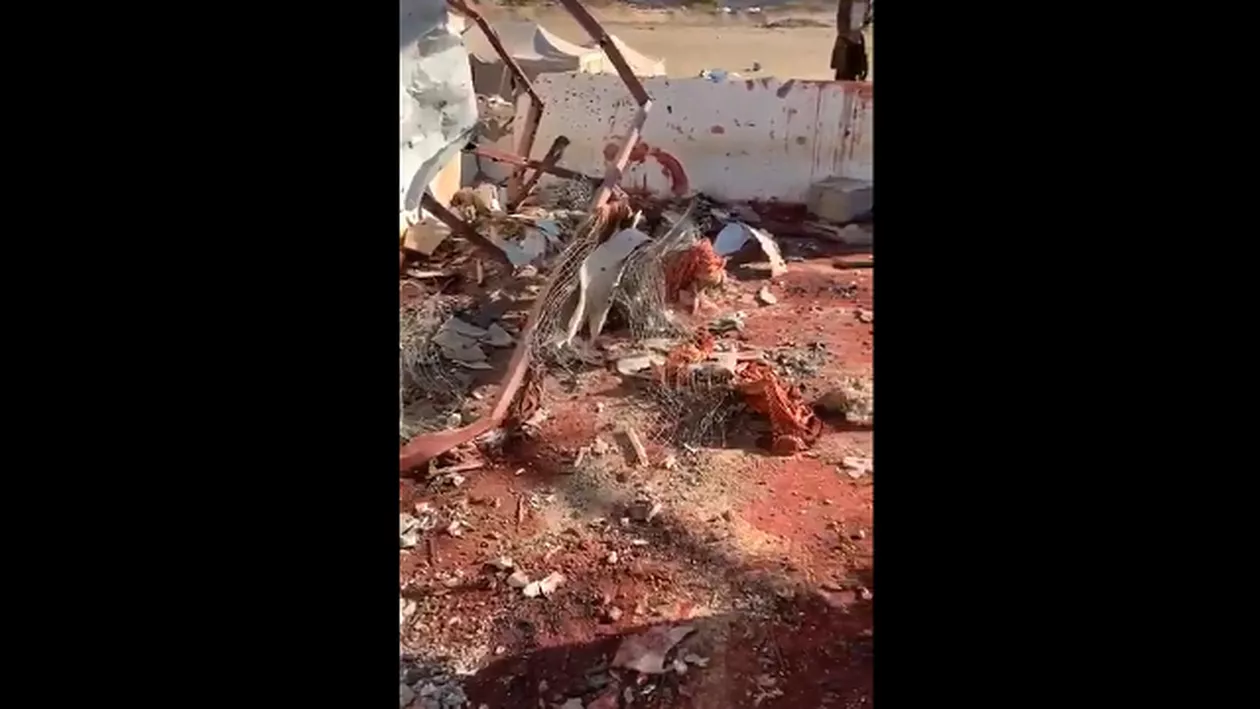 Zeci de soldaţi, bombardaţi cu rachete în timp ce se rugau (VIDEO)
