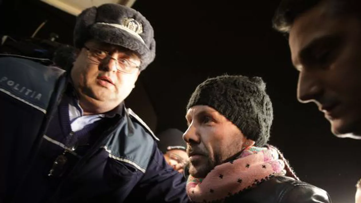 Matteo Politi a fost trimis în judecată sub acuzația că a operat 28 de persoane fără a avea dreptul de a exercita profesia de doctor