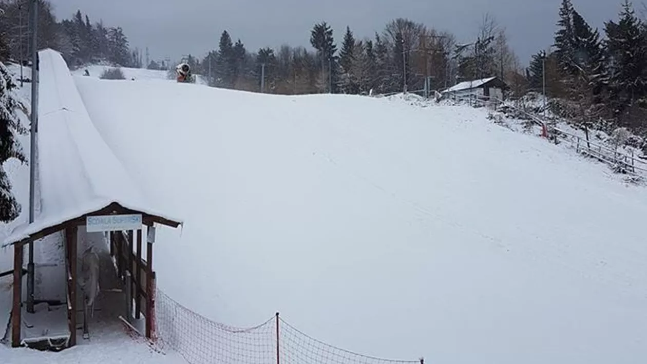 Un tânăr de 17 ani din Capitală a murit, după un accident pe pârtia de schi din Predeal. Băiatul furase un snowmobil