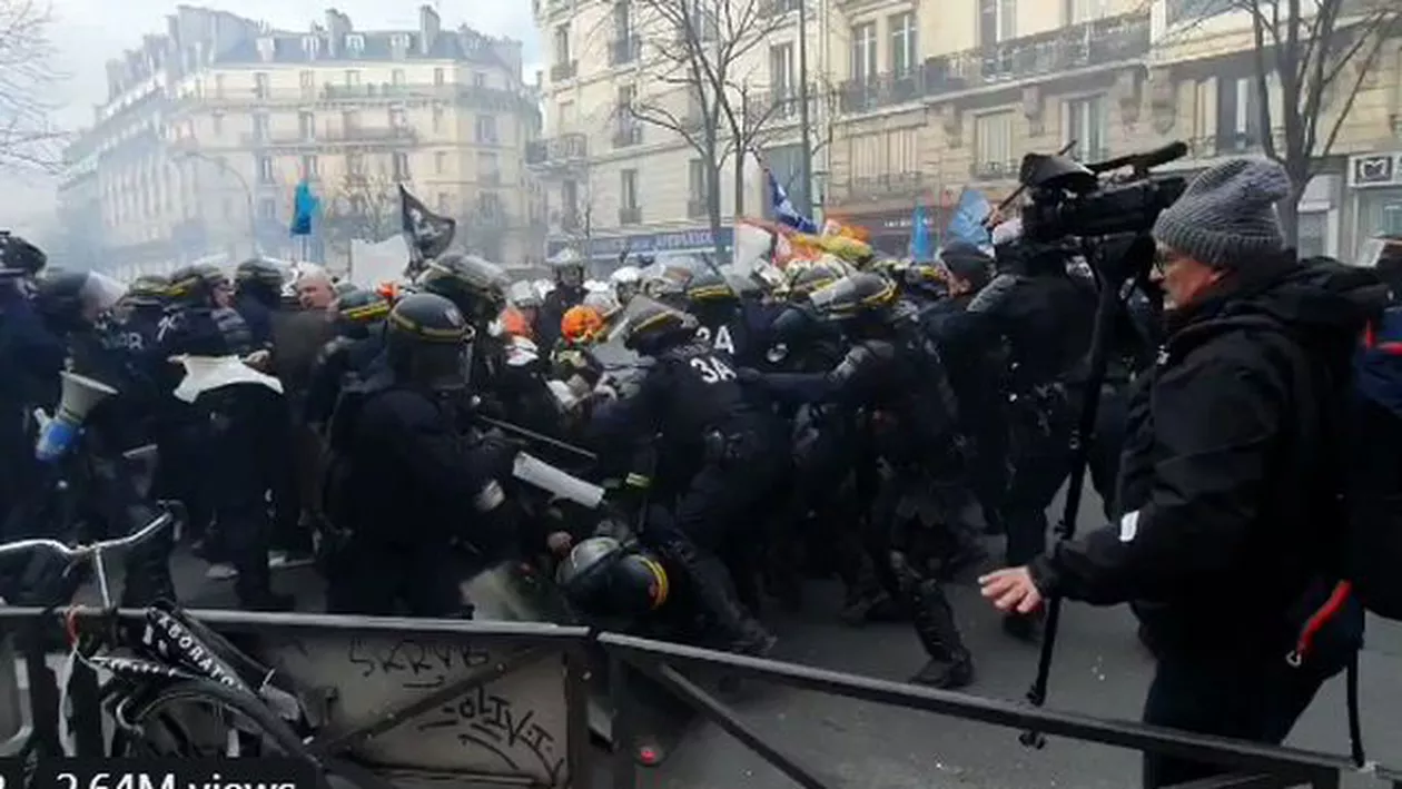 PROTESTE la PARIS: Bătaie generală între pompieri și polițiști (VIDEO)