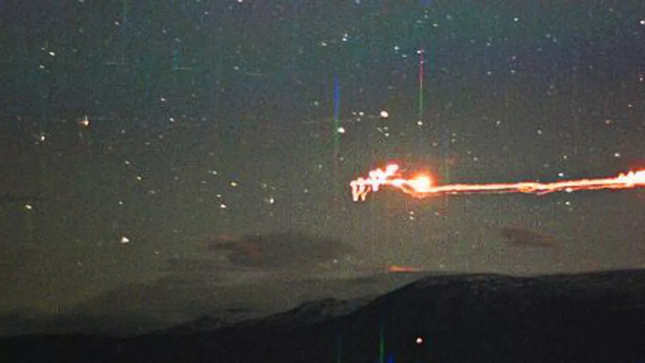 Fenomene APOCALIPTICE pe cer: Ploaia cu „sânge“ şi luminile care îi sperie pe oameni (FOTO)