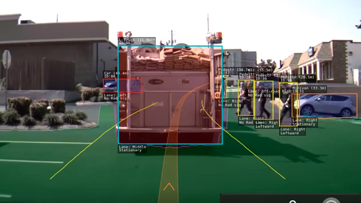 Ce se vede la bordul unei maşini Tesla care merge pe autopilot (VIDEO)