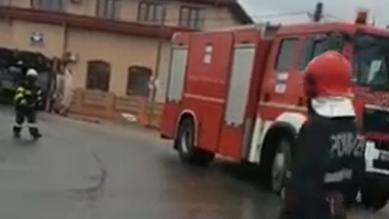 ALERTĂ ÎN DOLJ! O cisternă cu sodă caustică s-a răsturnat pe DN55 (VIDEO)