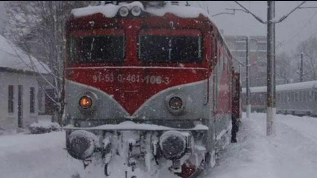 35 de trenuri, anulate joi dimineaţa din cauza condiţiilor meteo. CFR SA: Nu sunt trenuri de călători blocate (VIDEO)