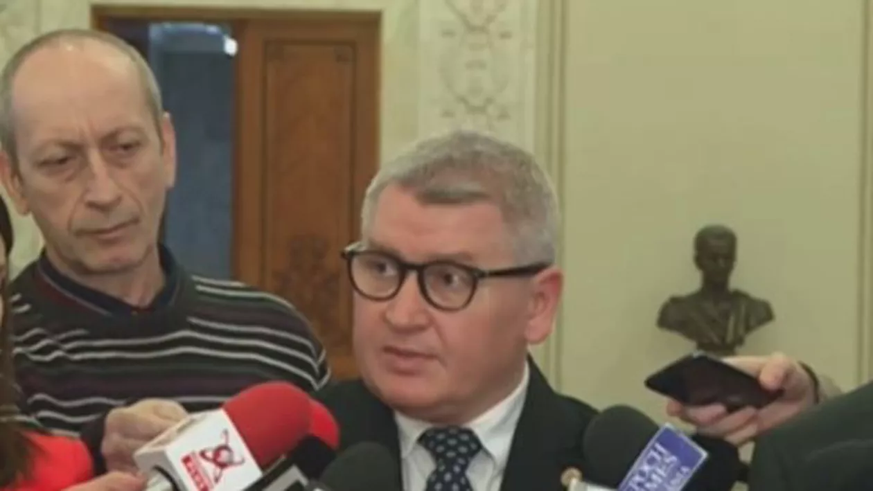 PNL sesizează CCR privind nerespectarea repartizării funcțiilor în biroul permanent al Camerei Deputaților. Florin Roman: E clar că e o strategie premeditată a PSD, care vrea să dinamiteze activitatea comisiilor (VIDEO)