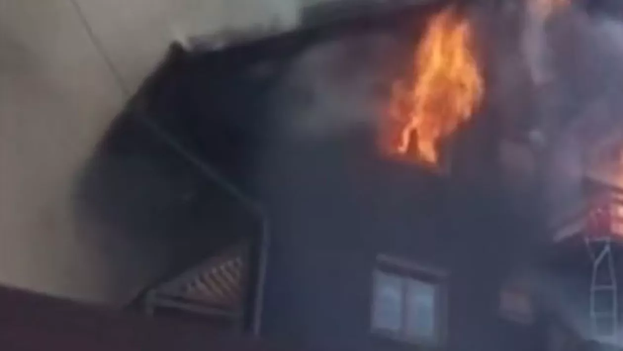 Momente de coșmar la Păltiniș: Peste 100 de persoane evacuate dintr-un hotel, în urma unui incediu (VIDEO)