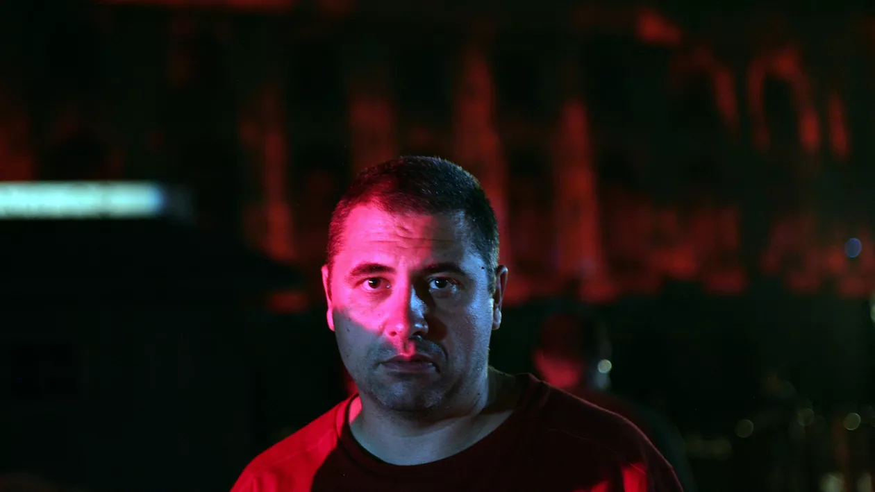 Tipografic Majuscul, un experiment reușit! Radu Jude: ”Era nevoie de un efect de distanțare, el a fost cel de a nu face actorii să interpreteze, să psihologizeze!”