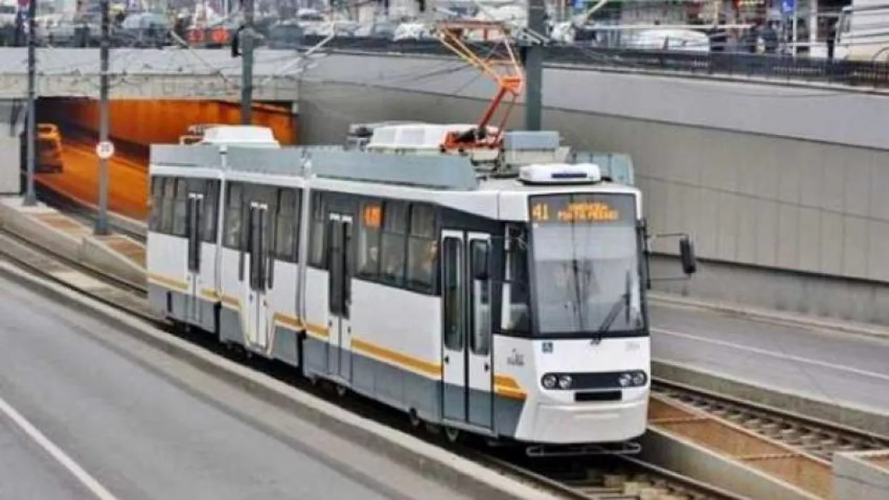 ACCIDENT RUTIER în Capitală! Circulația tramvaiului 41, BLOCATĂ (FOTO)