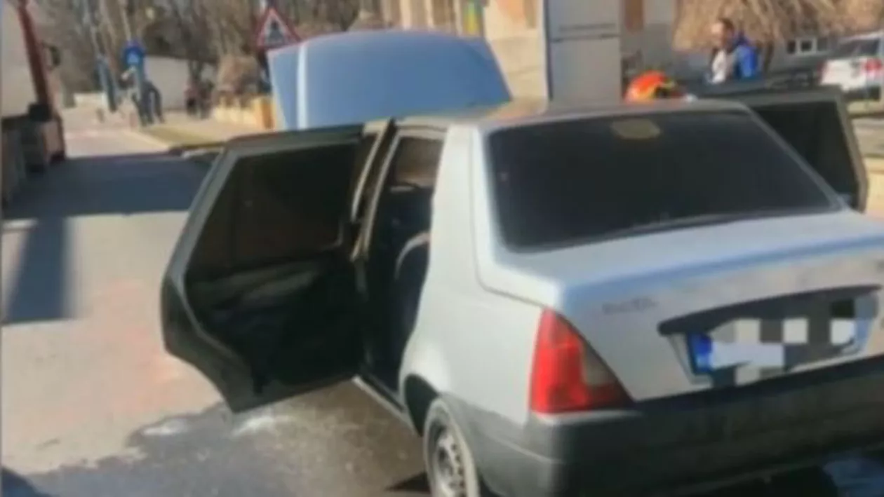 Constanţa: Un șofer şi-a incendiat maşina în faţa Poliţiei, supărat că a luat prea multe amenzi